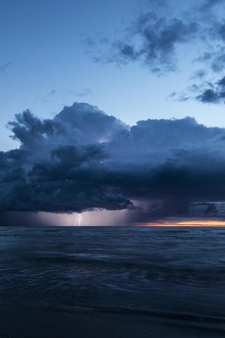 Обои вечер, тучи, море, молния, гроза, the evening, clouds, sea, lightning, the storm разрешение 2560x1600 Загрузить