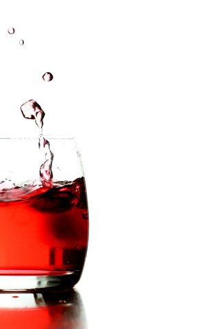 Обои напиток, капли, белый фон, всплеск, стакан, водопой, drink, drops, white background, splash, glass разрешение 2048x1415 Загрузить