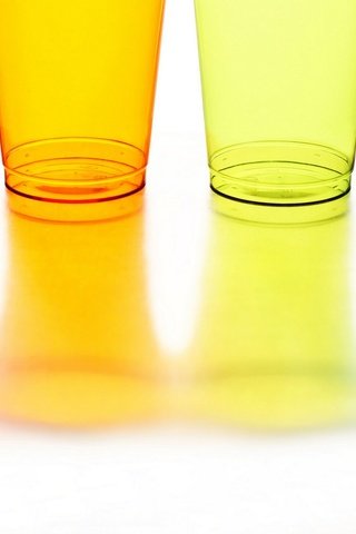 Обои cтекло, желтый, отражение, синий, цвет, оранжевый, розовый, посуда, стаканы, glass, yellow, reflection, blue, color, orange, pink, dishes, glasses разрешение 2317x1200 Загрузить