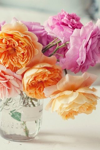 Обои розы, стол, букет, ваза, roses, table, bouquet, vase разрешение 1920x1200 Загрузить