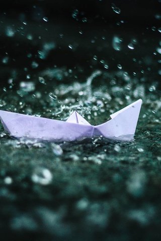 Обои вода, капли, дождь, оригами, кораблик, бумажный кораблик, water, drops, rain, origami, boat, paper boat разрешение 2592x1456 Загрузить