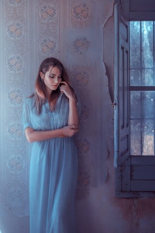 Обои девушка, стена, модель, дом, волосы, лицо, окно, rafa sanchez, girl, wall, model, house, hair, face, window разрешение 2048x1615 Загрузить