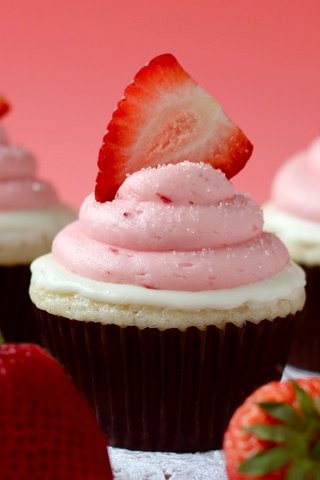 Обои клубника, ягоды, кексы, крем, капкейки, strawberry, berries, cupcakes, cream разрешение 5120x2850 Загрузить