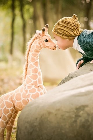 Обои настроение, игрушка, ребенок, мальчик, жираф, mood, toy, child, boy, giraffe разрешение 1920x1080 Загрузить