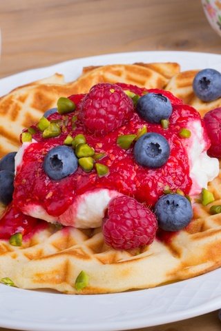 Обои мороженое, ягоды, десерт, вафли, сироп, ice cream, berries, dessert, waffles, syrup разрешение 4000x2636 Загрузить