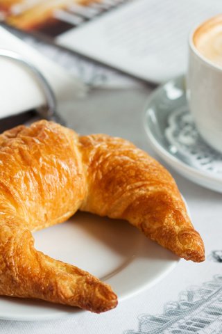 Обои кофе, чашка, завтрак, круассан, coffee, cup, breakfast, croissant разрешение 2112x1188 Загрузить