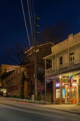 Обои дорога, ночь, огни, дома, улица, сша, арканзас, eureka springs, road, night, lights, home, street, usa, arkansas разрешение 2048x1152 Загрузить