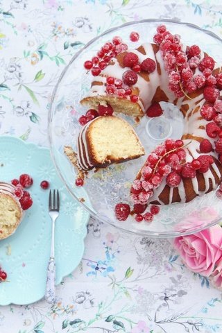 Обои розы, выпечка, красная смородина, десерт, глазурь, смородина, кекс, roses, cakes, red currant, dessert, glaze, currants, cupcake разрешение 2000x1333 Загрузить