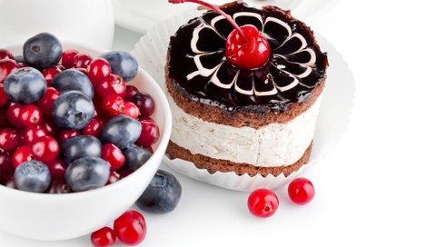 Обои ягоды, черника, сладкое, десерт, пирожное, вишенка, клюква, berries, blueberries, sweet, dessert, cake, cherry, cranberry разрешение 1920x1308 Загрузить