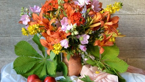 Обои лилия, букет, натюрморт, нектарин, мальва, каштан, вербейник, lily, bouquet, still life, nectarine, mallow, chestnut, loosestrife разрешение 2100x1549 Загрузить