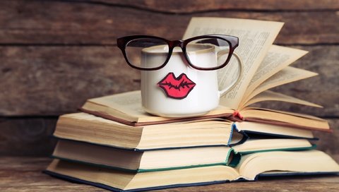 Обои очки, кофе, книги, кружка, юмор, губки, страницы, glasses, coffee, books, mug, humor, sponge, page разрешение 2560x1599 Загрузить