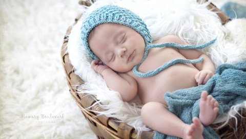 Обои сон, корзина, ребенок, одеяло, малыш, младенец, шапочка, мех, sleep, basket, child, blanket, baby, cap, fur разрешение 1920x1080 Загрузить