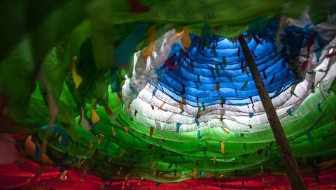 Обои китай, флаги, тибет, дэн donglin, тибетские молитвенные флаги, china, flags, tibet, deng donglin, tibetan prayer flags разрешение 1920x1211 Загрузить