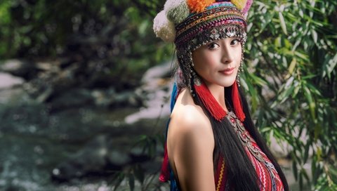 Обои стиль, девушка, взгляд, модель, лицо, головной убор, style, girl, look, model, face, headdress разрешение 2048x1536 Загрузить