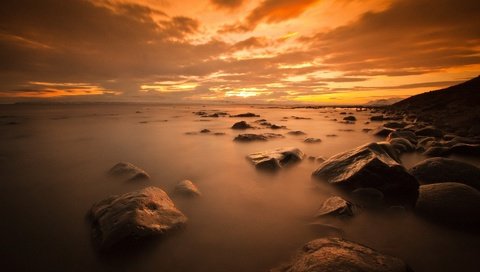 Обои небо, облака, камни, закат, море, горизонт, the sky, clouds, stones, sunset, sea, horizon разрешение 1920x1200 Загрузить