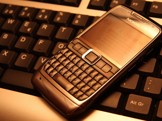 Обои клавиатура, телефон, нокия, nokia e71, кверти, keyboard, phone, nokia, qwerty разрешение 2560x1600 Загрузить