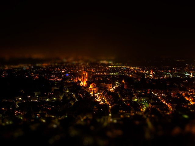 Обои ночь, город, фотограф, бьорн вундерлих, weinheim, фотосъемка, night, the city, photographer, björn wunderlich, photography разрешение 2400x1520 Загрузить