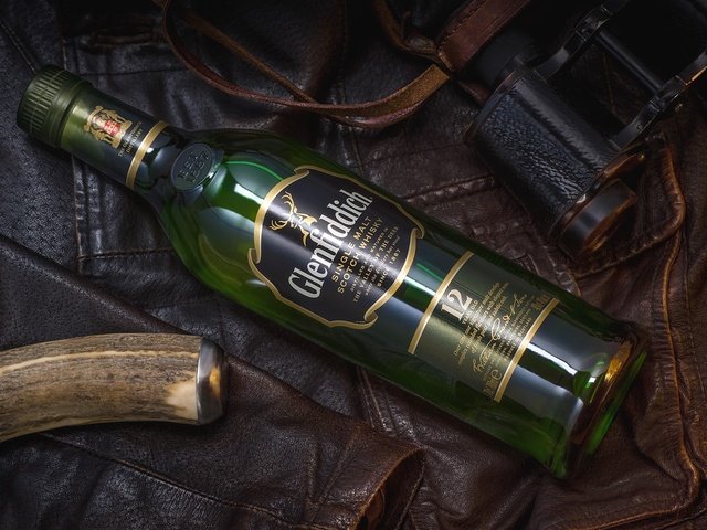 Обои стиль, glenfiddich, кожа, бутылка, нож, куртка, виски, бинокль, шотландский, style, leather, bottle, knife, jacket, whiskey, binoculars, scottish разрешение 1920x1200 Загрузить