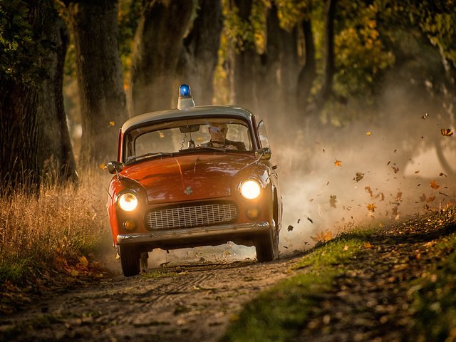 Обои дорога, осень, полиция, автомобиль, сирена, road, autumn, police, car, siren разрешение 2222x1483 Загрузить