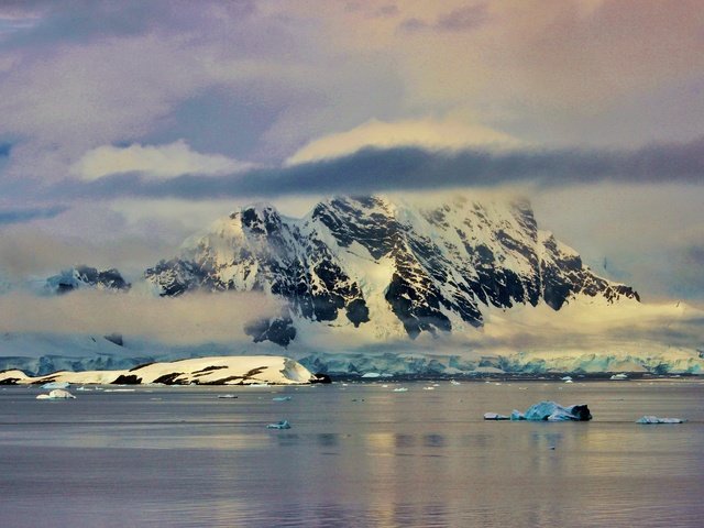 Обои вода, горы, природа, отражение, лёд, антарктида, water, mountains, nature, reflection, ice, antarctica разрешение 4637x3228 Загрузить