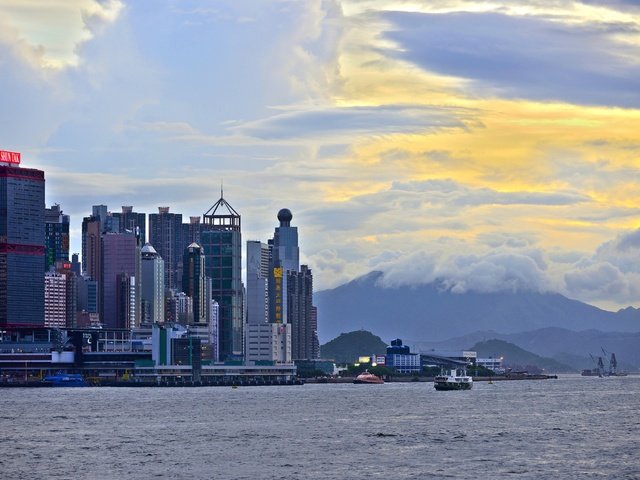 Обои облака, море, город, китай, здания, гонконг, clouds, sea, the city, china, building, hong kong разрешение 6990x4664 Загрузить