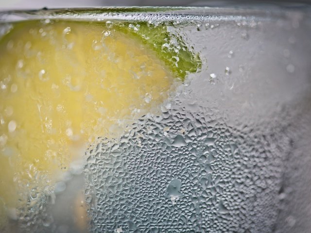 Обои вода, напиток, капли, фрукты, лимон, цитрусы, water, drink, drops, fruit, lemon, citrus разрешение 2048x1365 Загрузить