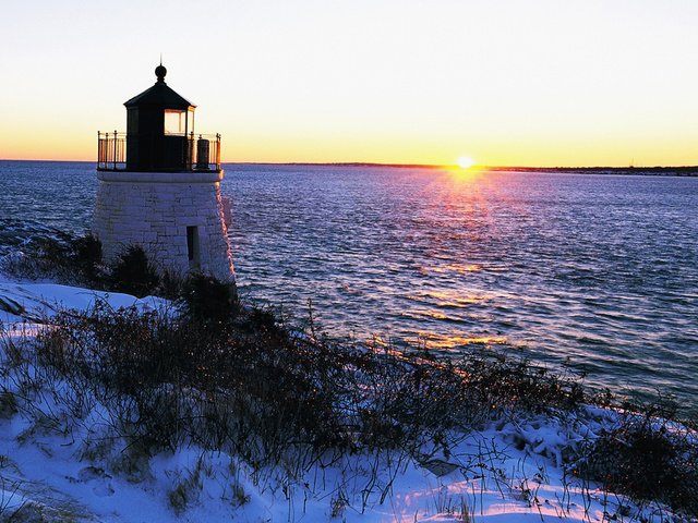Обои солнце, снег, берег, закат, зима, пейзаж, море, маяк, the sun, snow, shore, sunset, winter, landscape, sea, lighthouse разрешение 1920x1080 Загрузить