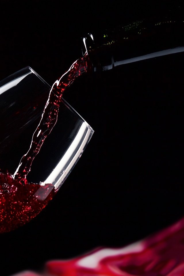 Обои бокал, черный фон, вино, бутылка, красное, glass, black background, wine, bottle, red разрешение 2880x1800 Загрузить