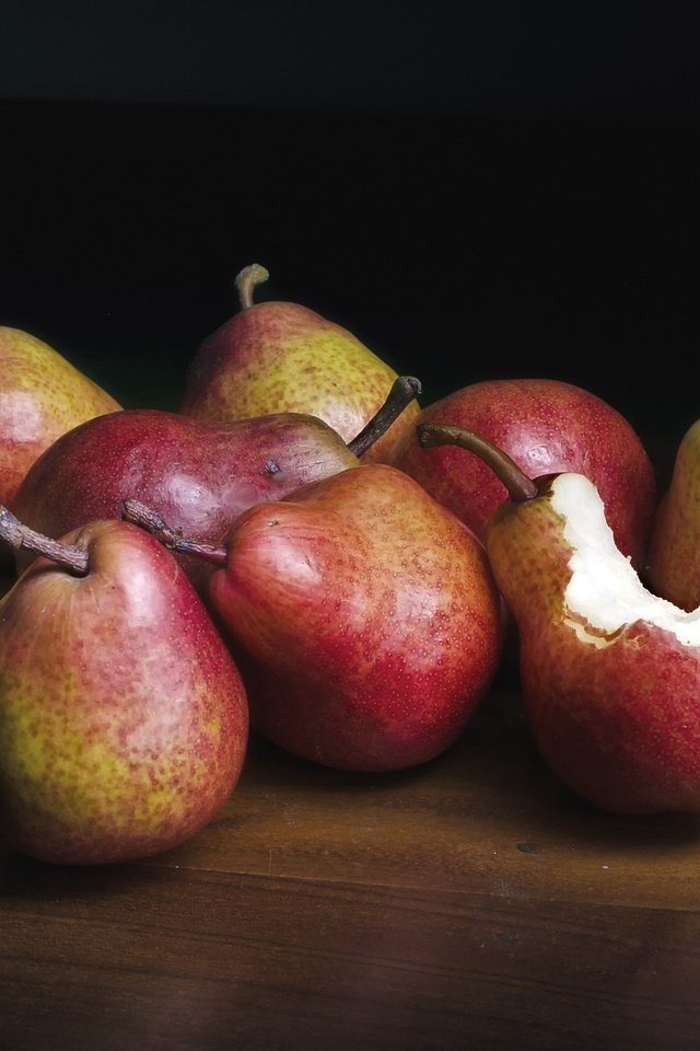 Обои фон, фрукты, огрызок, груши, background, fruit, stub, pear разрешение 1959x1297 Загрузить