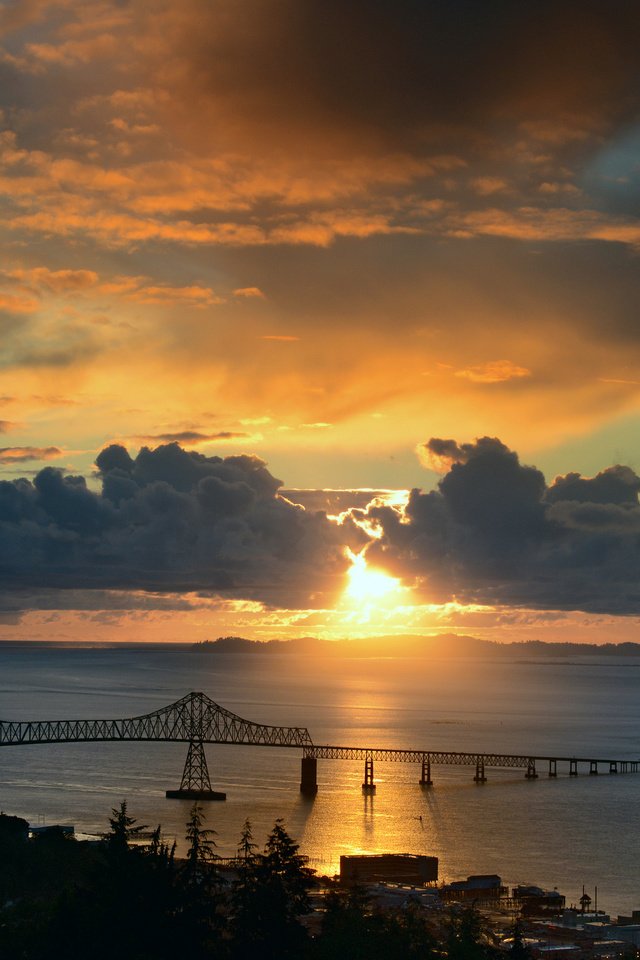 Обои облака, солнце, закат, мост, залив, clouds, the sun, sunset, bridge, bay разрешение 2048x1367 Загрузить