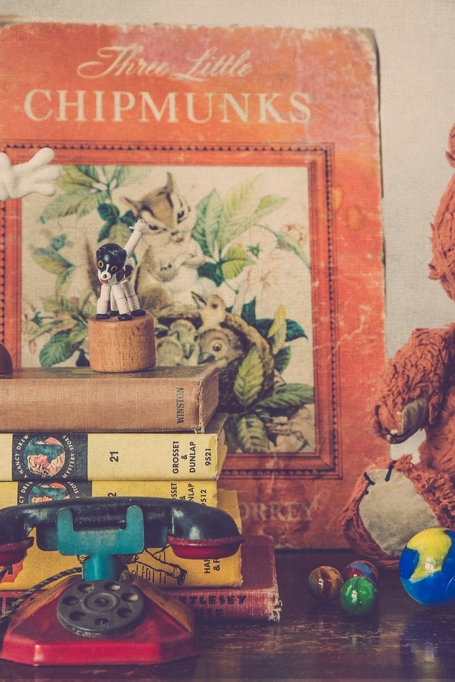 Обои книги, игрушки, детство, микки маус, плюшевый мишка, books, toys, childhood, mickey mouse, teddy bear разрешение 2048x1365 Загрузить