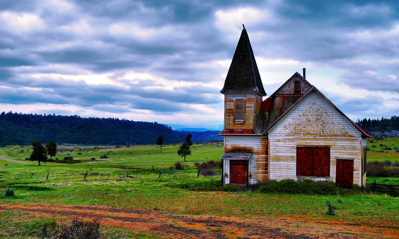 Обои горы, лес, поле, дом, mountains, forest, field, house разрешение 1920x1200 Загрузить