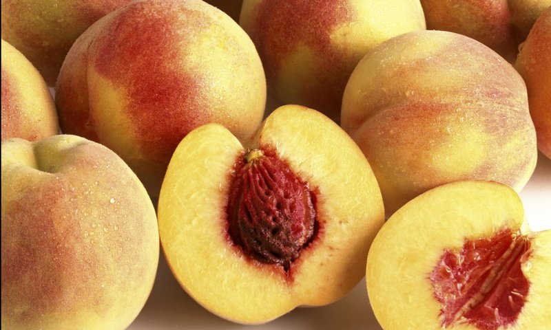 Обои фрукты, персики, косточка, половинки, fruit, peaches, bone, halves разрешение 2000x1333 Загрузить