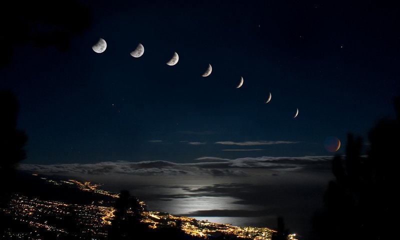Обои огни, город, луна, затмение, lights, the city, the moon, eclipse разрешение 1944x1296 Загрузить