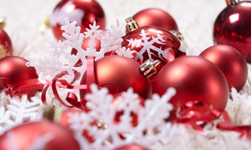 Обои рождество, новый год, новогодние игрушки, шары, украшения, снежинки, красные, ленточки, игрушки, праздник, christmas, new year, christmas toys, balls, decoration, snowflakes, red, ribbons, toys, holiday разрешение 2880x1800 Загрузить