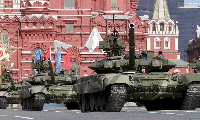 Обои москва, танк, россия, россии, парад, военная техника, т-90, moscow, tank, russia, parade, military equipment, t-90 разрешение 2560x1440 Загрузить