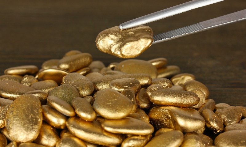 Обои металл, золото, пинцет, минерал, metal, gold, tweezers, mineral разрешение 1920x1200 Загрузить
