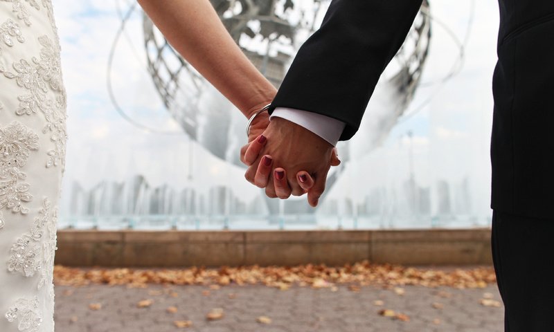 Обои руки, жених, невеста, hands, the groom, the bride разрешение 3777x2518 Загрузить