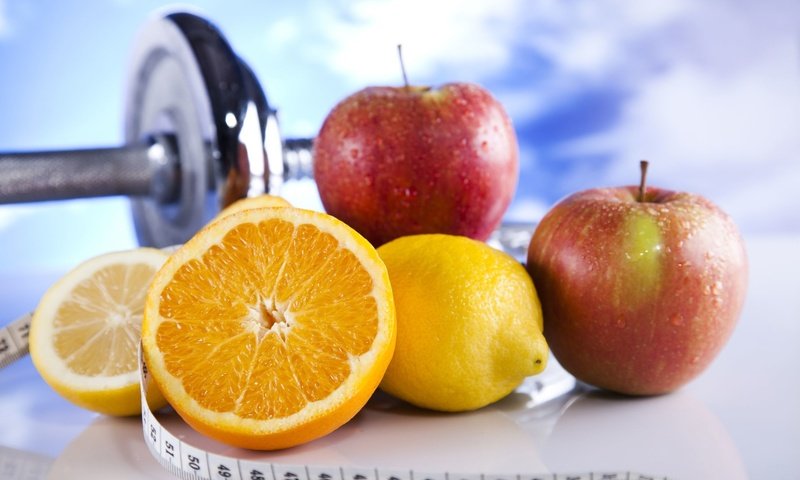 Обои фрукты, яблоки, гантели, здоровое питание, fruit, apples, dumbbells, healthy eating разрешение 2508x1672 Загрузить