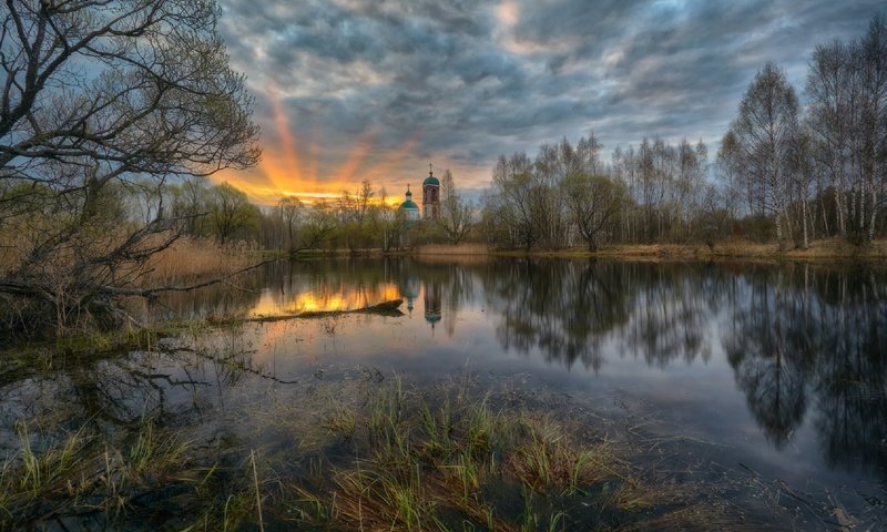 Обои небо, облака, деревья, озеро, отражение, рассвет, церковь, the sky, clouds, trees, lake, reflection, dawn, church разрешение 1920x1239 Загрузить