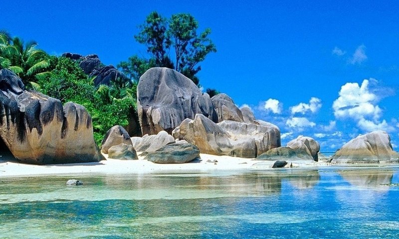 Обои скалы, природа, пляж, остров, тропики, сейшельские острова, ла-диг, rocks, nature, beach, island, tropics, seychelles, la digue разрешение 2560x1080 Загрузить