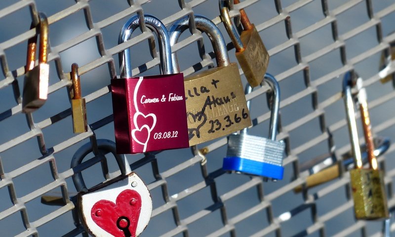 Обои замок, забор, сетка, символ, любовь, решетка, замки, castle, the fence, mesh, symbol, love, grille, locks разрешение 4000x3000 Загрузить