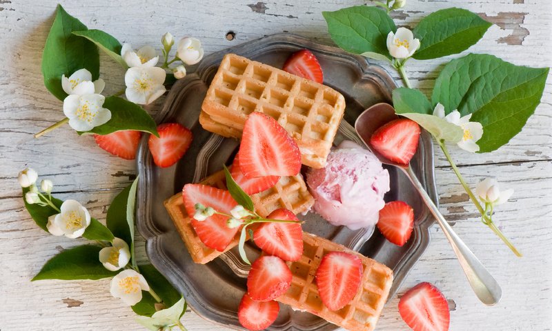 Обои мороженое, клубника, ягоды, вафли, жасмин, ice cream, strawberry, berries, waffles, jasmine разрешение 4192x2776 Загрузить