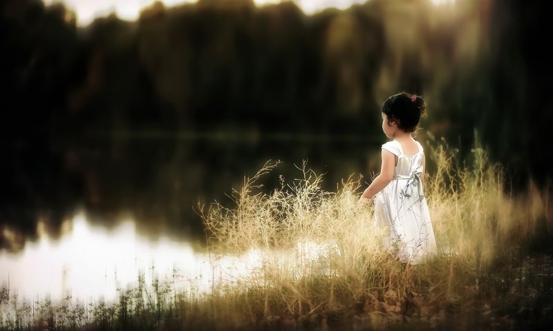 Обои озеро, природа, девочка, ребенок, белое платье, lake, nature, girl, child, white dress разрешение 2048x1365 Загрузить