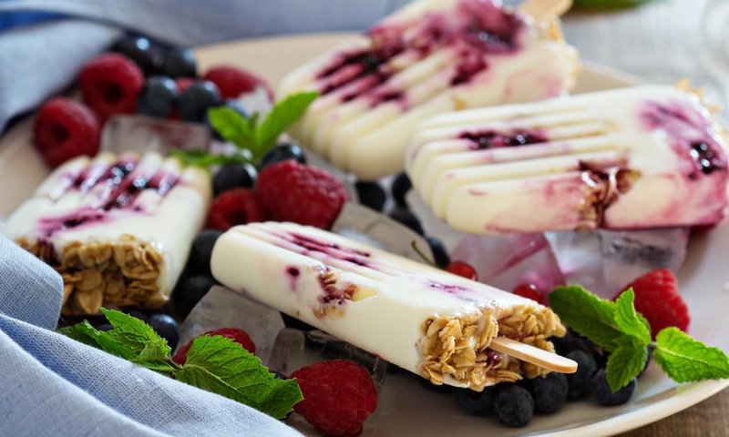 Обои мята, малина, мороженое, ягоды, черника, тарелка, эскимо, mint, raspberry, ice cream, berries, blueberries, plate, popsicle разрешение 3600x2400 Загрузить