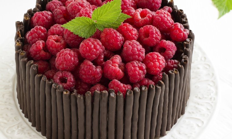 Обои мята, малина, ягоды, шоколад, сладкое, торт, десерт, mint, raspberry, berries, chocolate, sweet, cake, dessert разрешение 3456x2829 Загрузить