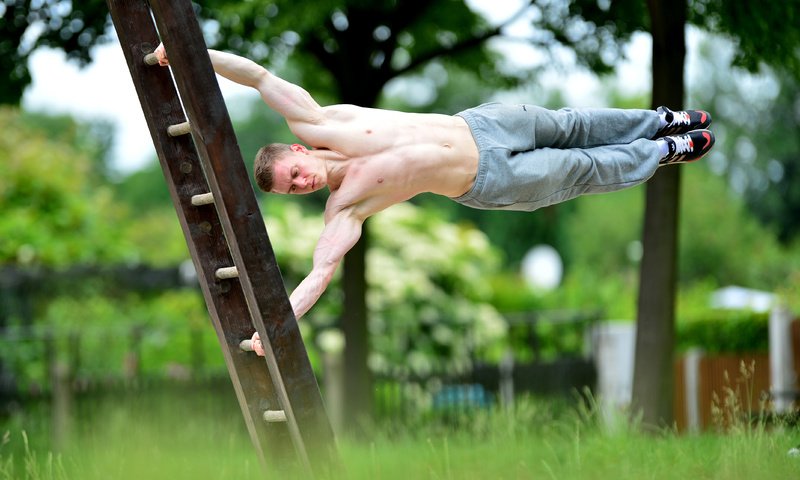 Обои поза, мужики, мускулы, гимнастика, тренировки, воркаут, pose, men, muscles, gymnastics, workout разрешение 4269x2956 Загрузить