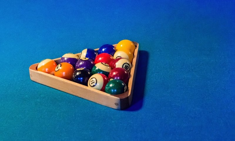 Обои шары, стол, треугольник, бильярд, сукно, balls, table, triangle, billiards, cloth разрешение 4928x3264 Загрузить