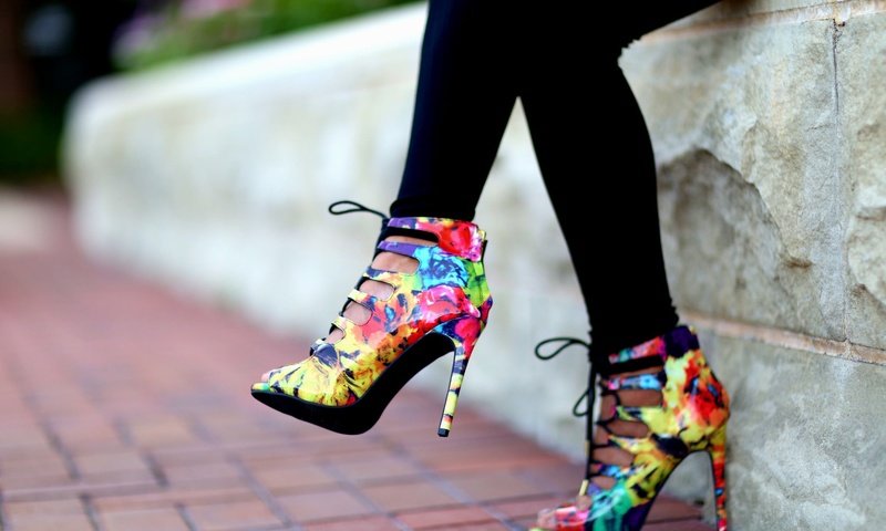 Обои стиль, девушка, цвет, ножки, каблуки, style, girl, color, legs, heels разрешение 2048x1365 Загрузить
