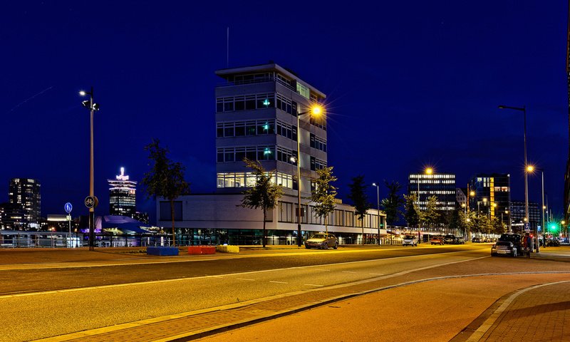 Обои дорога, ночь, фонари, огни, дома, нидерланды, амстердам, road, night, lights, home, netherlands, amsterdam разрешение 2112x1188 Загрузить